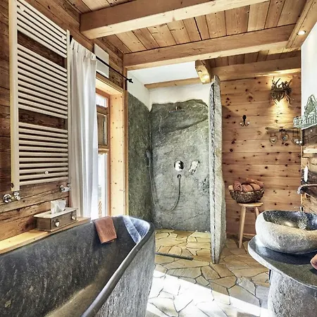 Felsenhuette Modern Retreat 그란